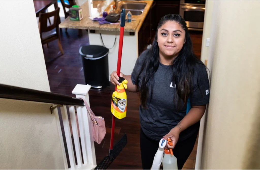 Pro performing house cleaning service 
